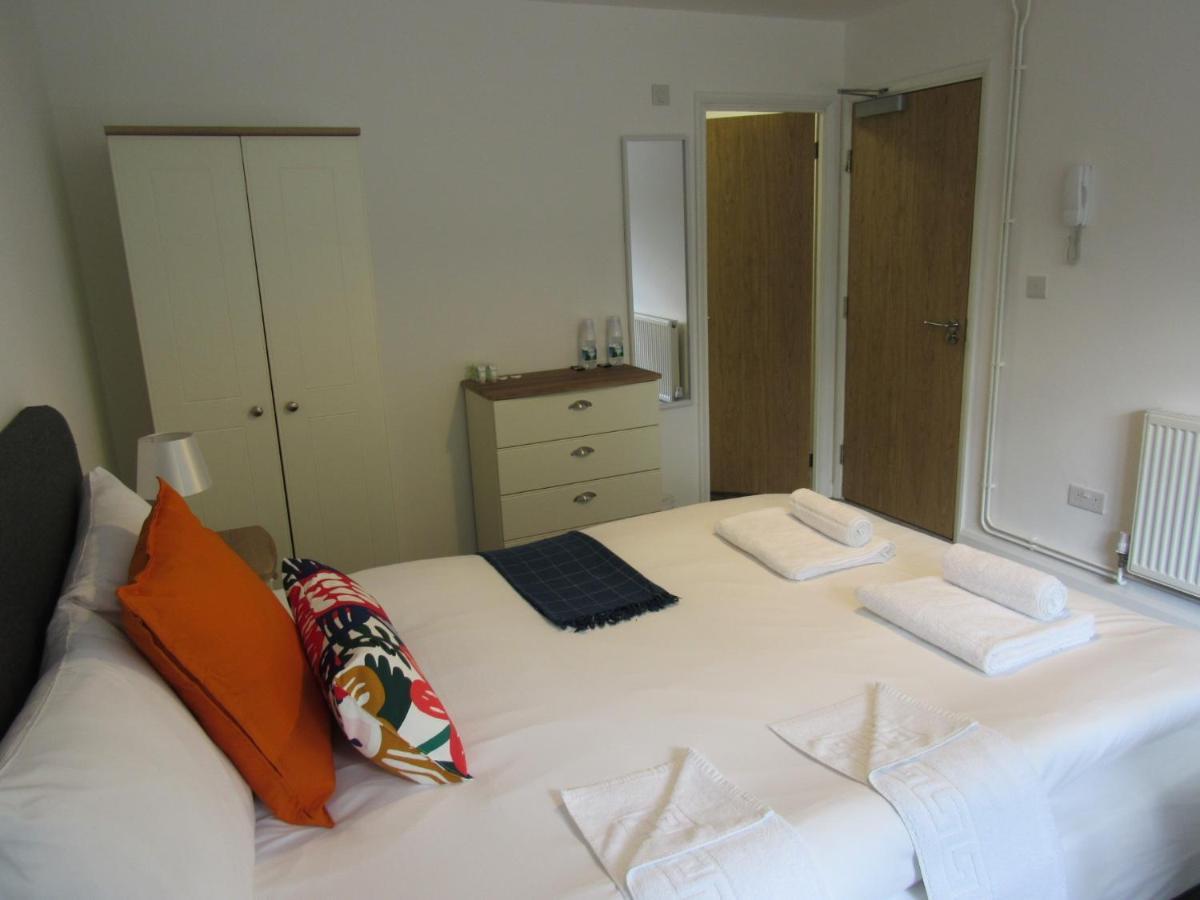 The Cambridge Suites - Tas Accommodations Extérieur photo